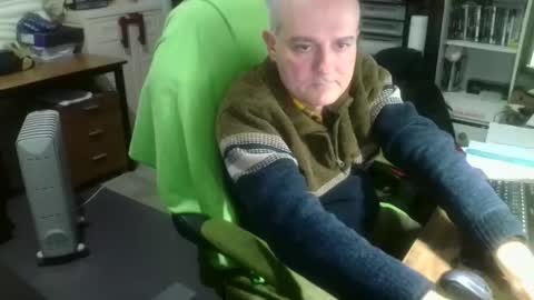 Snapshot of ernello chatting on October 14, 12:50 pm ernello online show from October 14, 12:50 pm