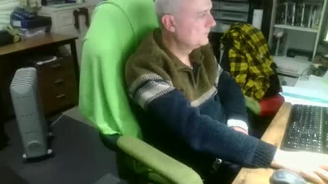 Snapshot of ernello chatting on October 15, 4:56 am ernello online show from October 15, 4:56 am