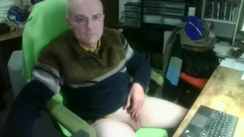 Snapshot of ernello chatting on October 15, 6:19 pm ernello online show from October 15, 6:19 pm