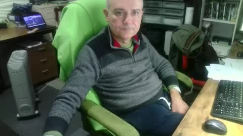 Snapshot of ernello chatting on October 22, 4:13 am ernello online show from October 22, 4:13 am