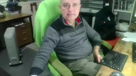 Snapshot of ernello chatting on October 23, 5:33 pm ernello online show from October 23, 5:33 pm