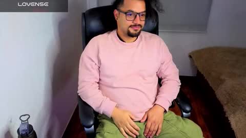 Snapshot of ernesto_rodriguez_82 chatting on February 20, 6:48 am ernesto rodriguez 82 online show from February 20, 6:48 am