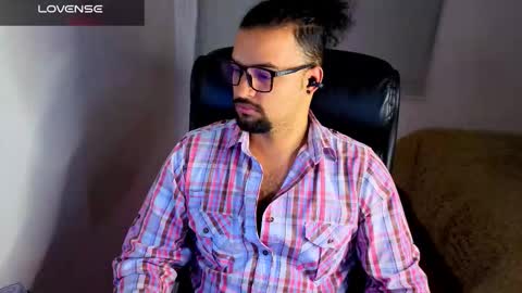 Snapshot of ernesto_rodriguez_82 chatting on February 21, 4:57 am ernesto rodriguez 82 online show from February 21, 4:57 am