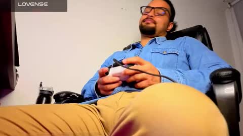 Snapshot of ernesto_rodriguez_82 chatting on March 7, 2:52 am ernesto rodriguez 82 online show from March 7, 2:52 am