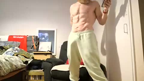 Snapshot of erniemac chatting on November 18, 1:15 pm Ernie online show from November 18, 1:15 pm