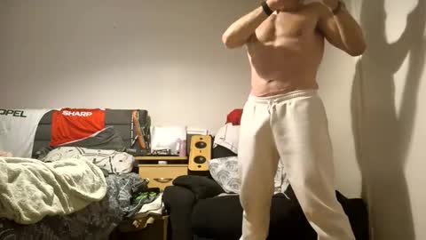 Snapshot of erniemac chatting on December 14, 8:02 pm Ernie online show from December 14, 8:02 pm