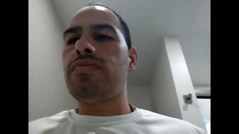 Snapshot of erny707 chatting on April 5, 8:17 pm erny707 online show from April 5, 8:17 pm