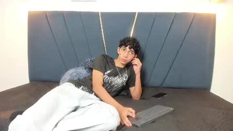 ero_boy40 online show from May 9, 4:28 am