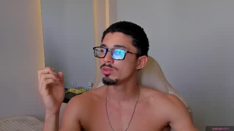 Snapshot of eros_becker_ chatting on June 11, 2:15 pm eros_becker_ online show from June 11, 2:15 pm