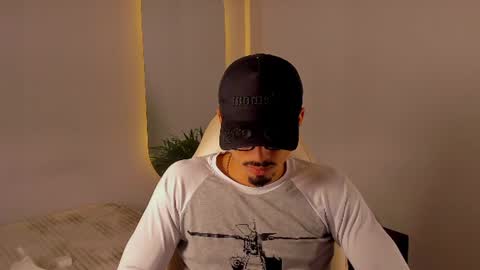Snapshot of eros_becker_ chatting on June 24, 5:28 am eros_becker_ online show from June 24, 5:28 am