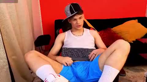 Snapshot of eros_steel chatting on June 13, 4:43 am Eros online show from June 13, 4:43 am