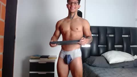 Snapshot of erosscott chatting on November 22, 1:48 am Eros online show from November 22, 1:48 am