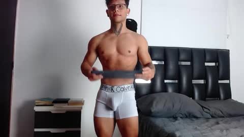 Snapshot of erosscott chatting on December 19, 2:35 pm Eros online show from December 19, 2:35 pm