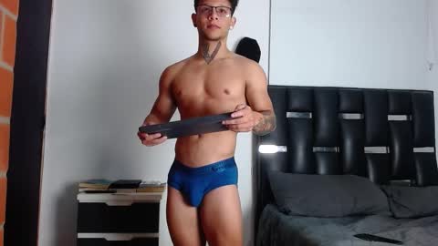 Snapshot of erosscott chatting on January 18, 1:09 am Eros online show from January 18, 1:09 am