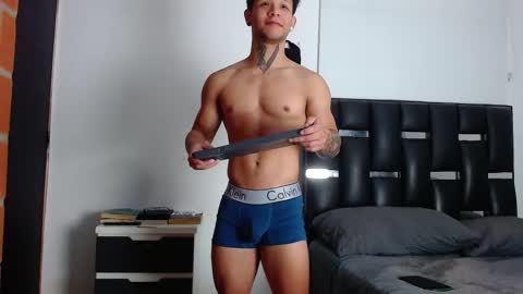 Snapshot of erosscott chatting on February 4, 4:57 pm Eros online show from February 4, 4:57 pm