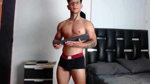 Snapshot of erosscott chatting on March 4, 11:55 pm Eros online show from March 4, 11:55 pm