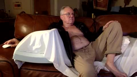 eros online show from December 4, 4:10 am