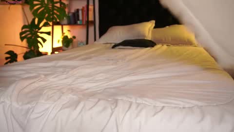 Eros Wild online show from September 13, 2:55 am