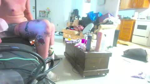 Snapshot of erotica_angel chatting on June 5, 8:31 am Nikki Erotica online show from June 5, 8:31 am