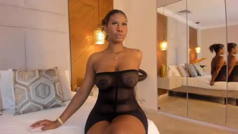 Snapshot of eroticalana_ chatting on April 30, 1:01 am Alana online show from April 30, 1:01 am