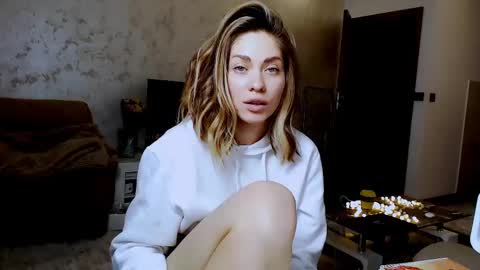 Snapshot of eroticgiftxxx chatting on March 10, 11:10 am LylaXXX online show from March 10, 11:10 am