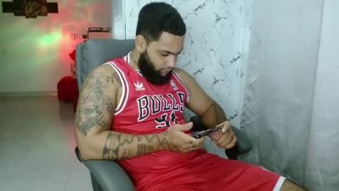 Snapshot of eroticoblack chatting on May 7, 4:40 am Eroticoblack online show from May 7, 4:40 am