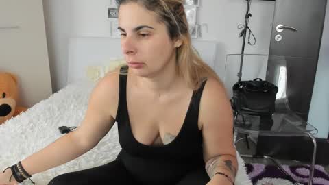 eroticsensualkitty4u online show from December 3, 8:05 am