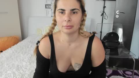 eroticsensualkitty4u online show from December 9, 11:58 am