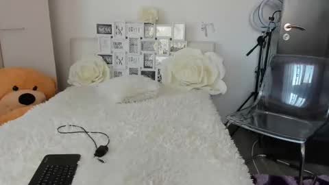 eroticsensualkitty4u online show from October 13, 7:30 am