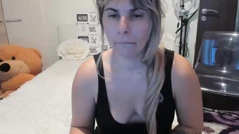 eroticsensualkitty4u online show from November 27, 1:57 pm