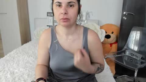 eroticsensualkitty4u online show from April 3, 7:39 am