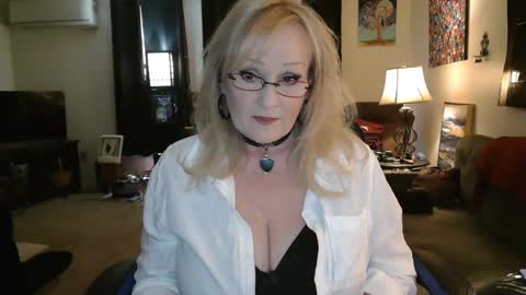 Snapshot of eroticsiren2 chatting on February 15, 12:11 pm EroticSiren2 online show from February 15, 12:11 pm