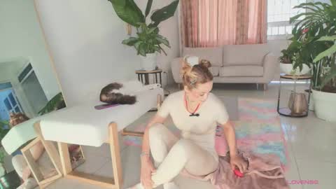 TINY  online show from September 10, 6:19 pm