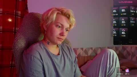 esajukyy online show from March 6, 3:45 pm