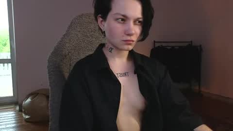 Snapshot of esajukyy chatting on June 8, 1:11 pm esajukyy online show from June 8, 1:11 pm
