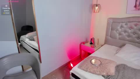 Escarlet online show from December 2, 2:12 pm