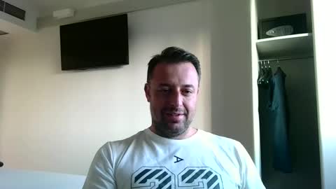 esibizionista 91 online show from October 15, 4:40 pm