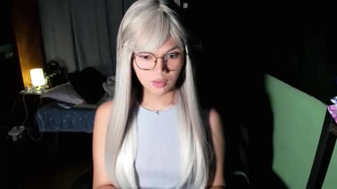 Snapshot of esilchan chatting on October 2, 4:19 am Chelliane online show from October 2, 4:19 am