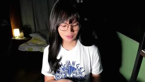 Snapshot of esilchan chatting on October 7, 12:52 am Chelliane online show from October 7, 12:52 am