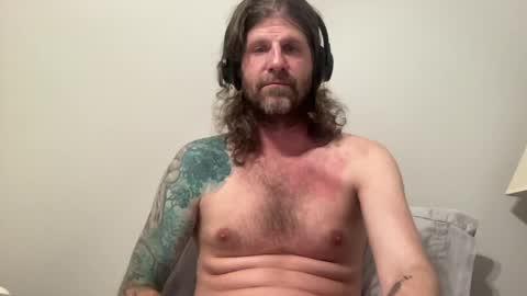 Snapshot of esinking24 chatting on May 10, 1:44 am esinking24 online show from May 10, 1:44 am