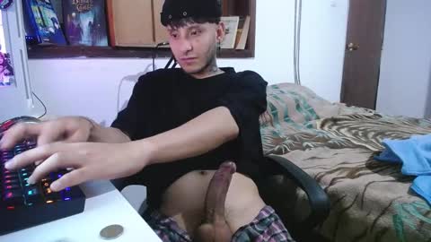 Snapshot of esjrobles chatting on December 5, 4:31 am Esteban online show from December 5, 4:31 am