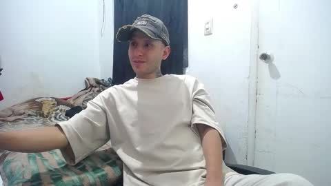 Snapshot of esjrobles chatting on October 13, 12:27 pm Esteban online show from October 13, 12:27 pm