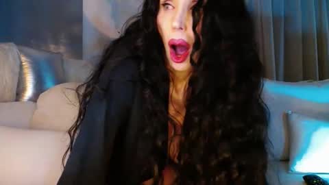 Esther online show from February 5, 10:44 pm