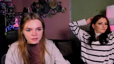 esma_shine online show from November 9, 8:18 pm