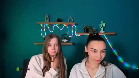 esme_moore_ online show from December 4, 9:29 am