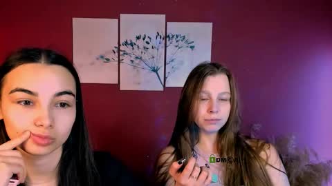 esme_moore_ online show from December 15, 9:24 am