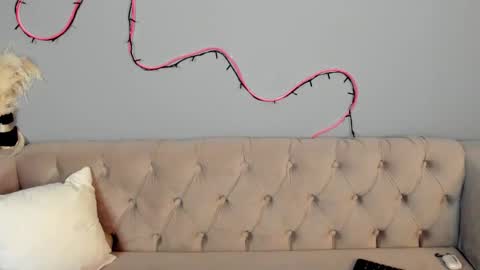 Snapshot of esme_runn chatting on February 3, 10:03 am Esme Runn online show from February 3, 10:03 am