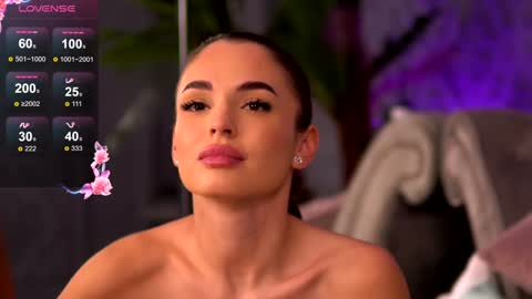 Snapshot of esmeainsley chatting on December 19, 6:34 am Raluca online show from December 19, 6:34 am