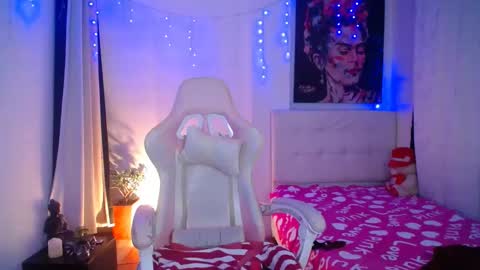 Esmeralda online show from December 19, 2:01 am