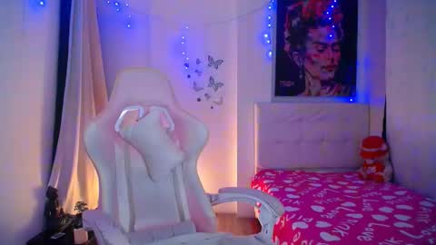 Esmeralda online show from December 24, 1:39 pm